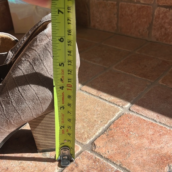 Size 8 tan Dr Scholls boots with heels - Picture 5 of 5